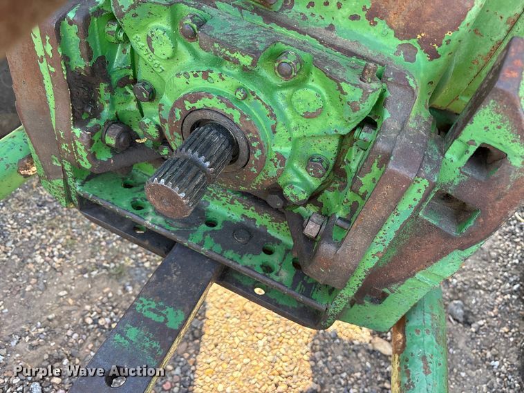 image for item ES8715 John Deere 4320 tractor