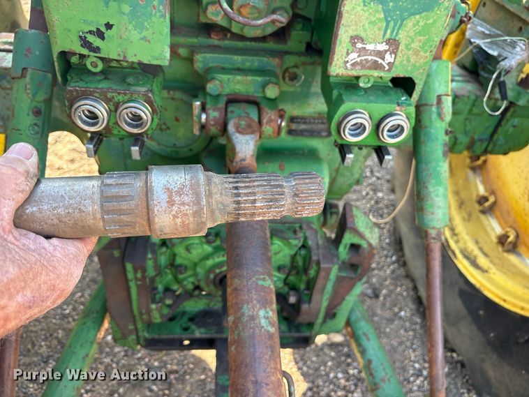 image for item ES8715 John Deere 4320 tractor