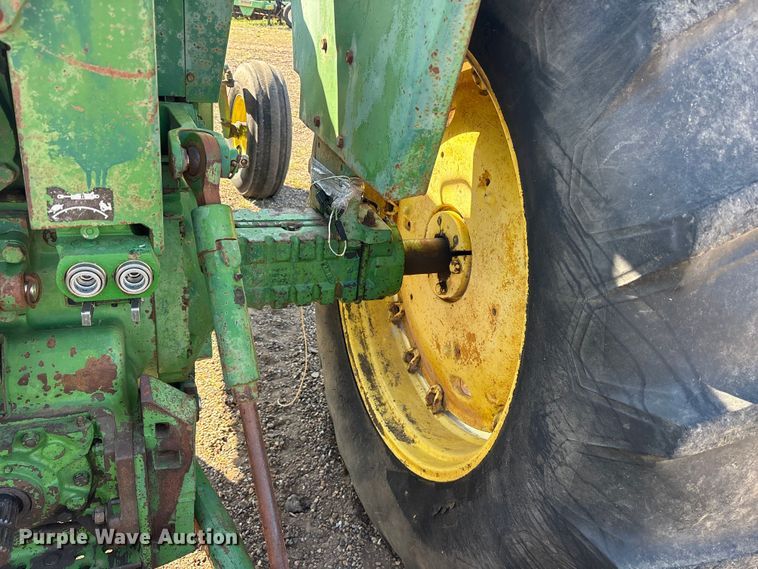 image for item ES8715 John Deere 4320 tractor