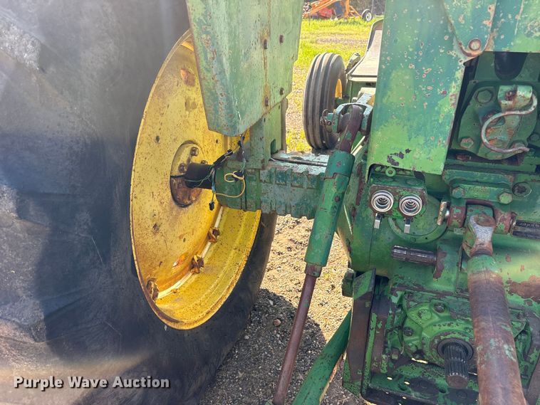 image for item ES8715 John Deere 4320 tractor