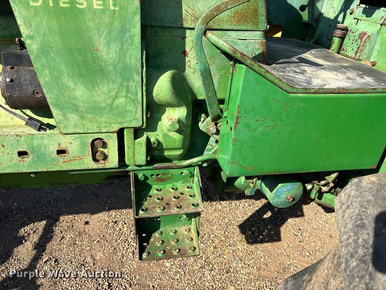 image for item ES8715 John Deere 4320 tractor