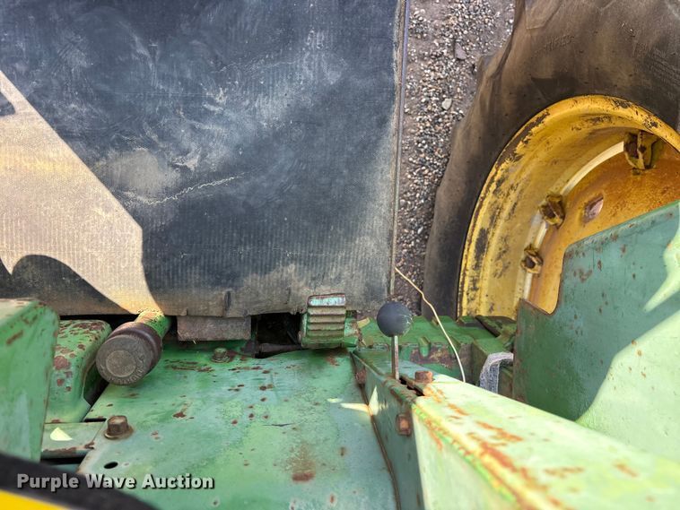 image for item ES8715 John Deere 4320 tractor