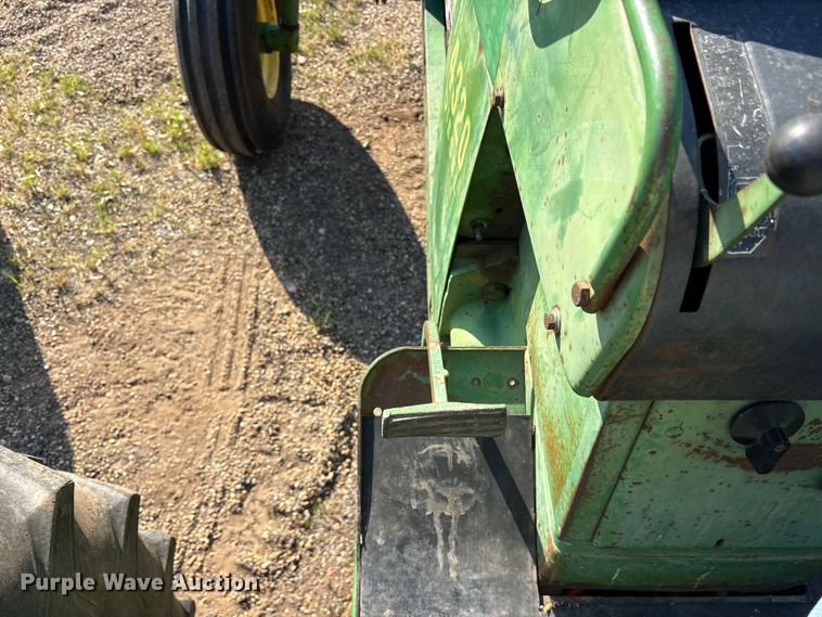 image for item ES8715 John Deere 4320 tractor