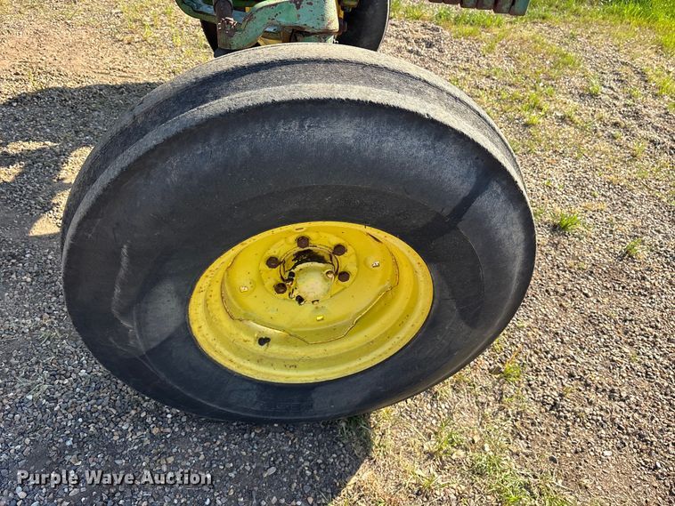 image for item ES8715 John Deere 4320 tractor