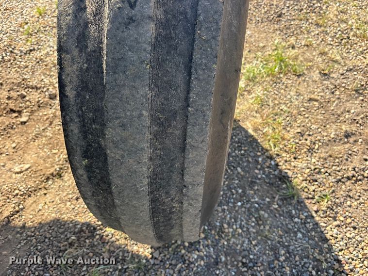 image for item ES8715 John Deere 4320 tractor