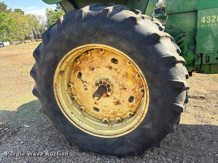 image for item ES8715 John Deere 4320 tractor