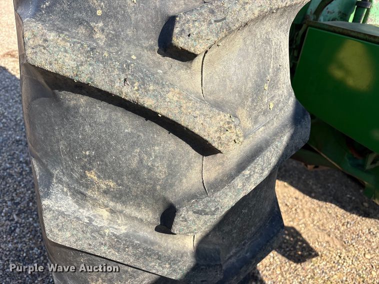 image for item ES8715 John Deere 4320 tractor