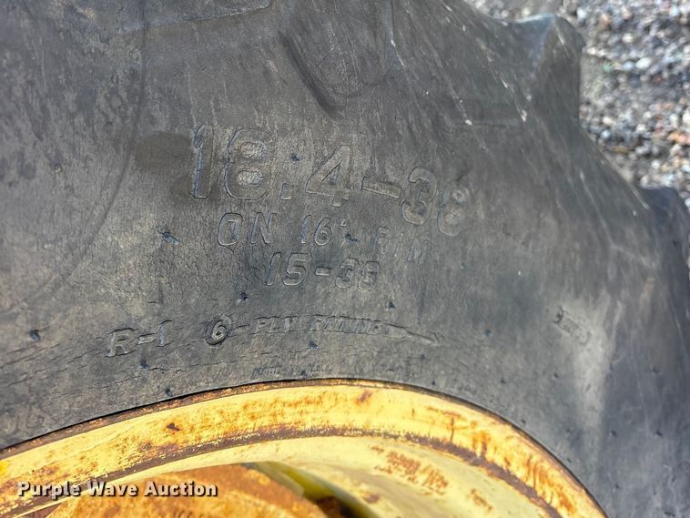 image for item ES8715 John Deere 4320 tractor