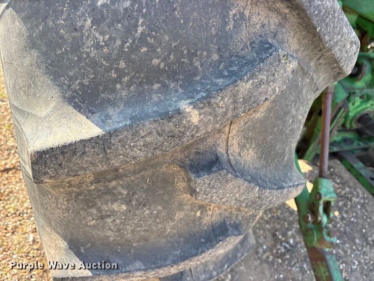 image for item ES8715 John Deere 4320 tractor