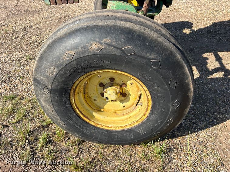 image for item ES8715 John Deere 4320 tractor