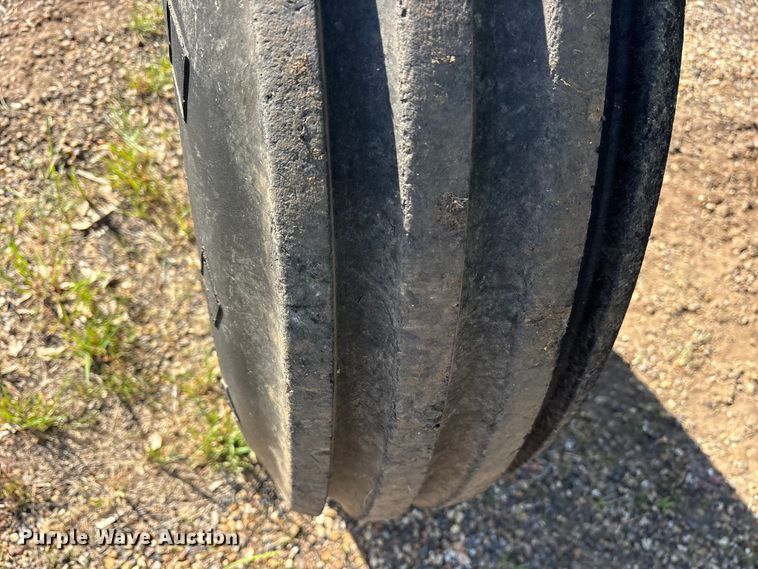 image for item ES8715 John Deere 4320 tractor