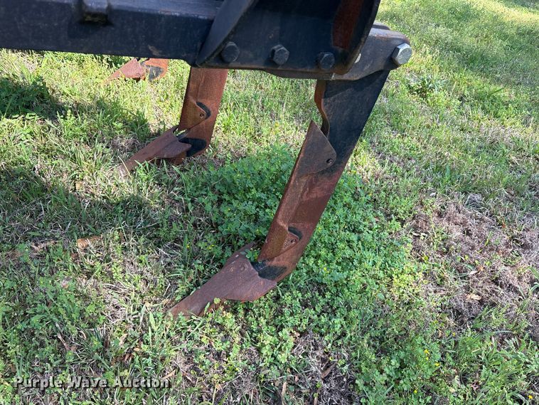 image for item ES8720 John Deere 2100 disk ripper