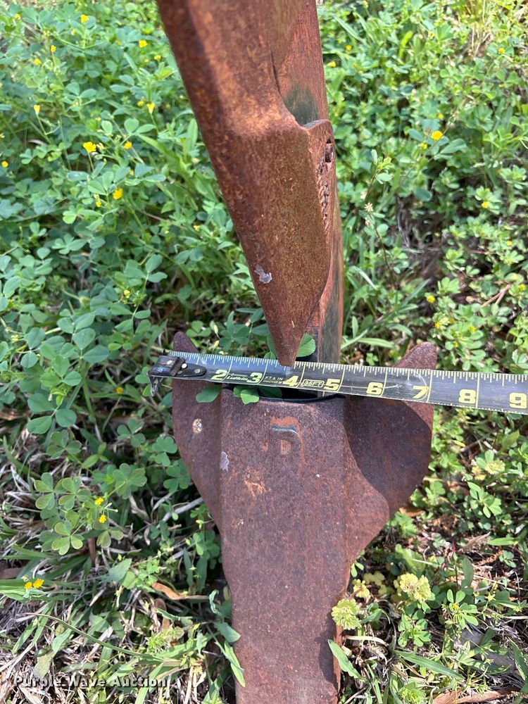 image for item ES8720 John Deere 2100 disk ripper