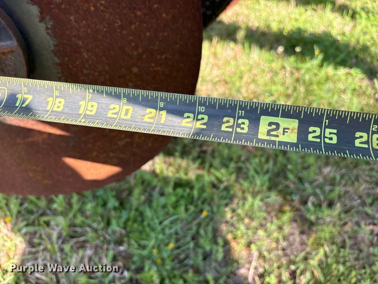 image for item ES8720 John Deere 2100 disk ripper