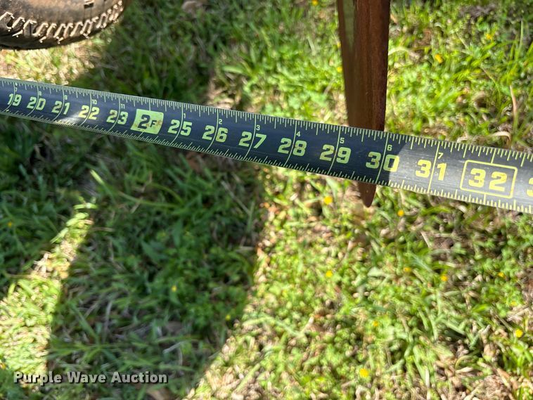 image for item ES8720 John Deere 2100 disk ripper