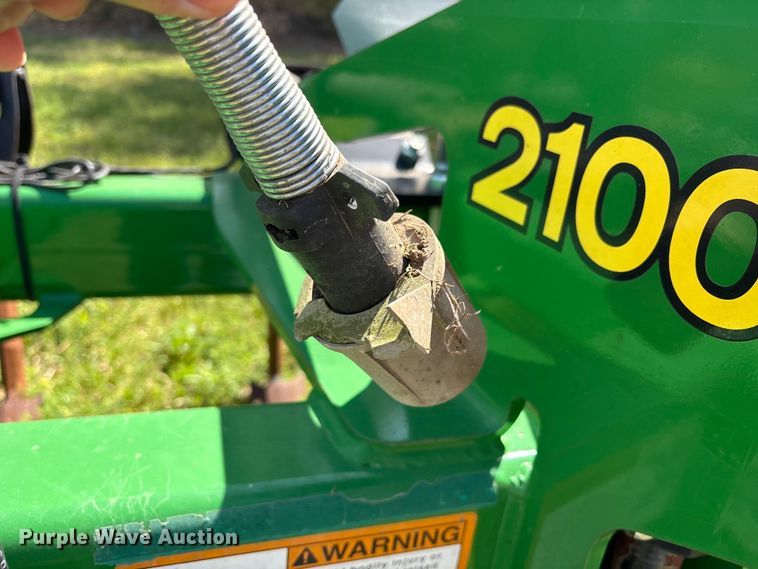 image for item ES8720 John Deere 2100 disk ripper