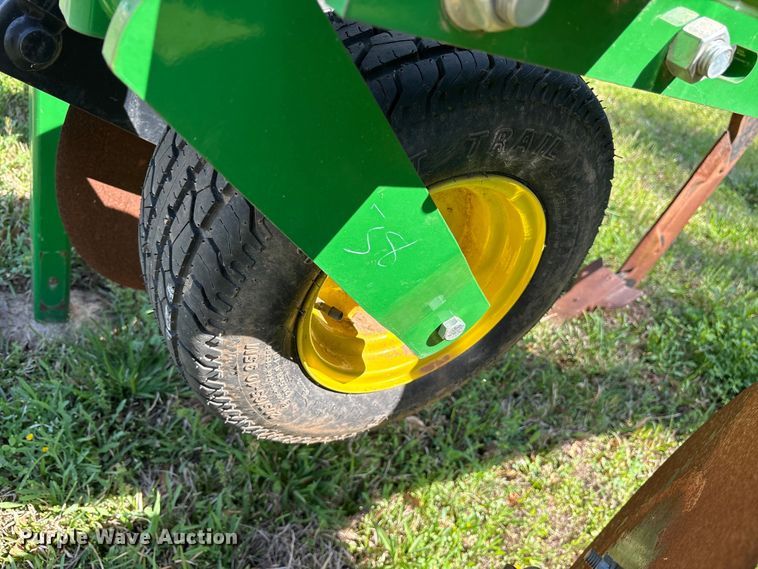 image for item ES8720 John Deere 2100 disk ripper