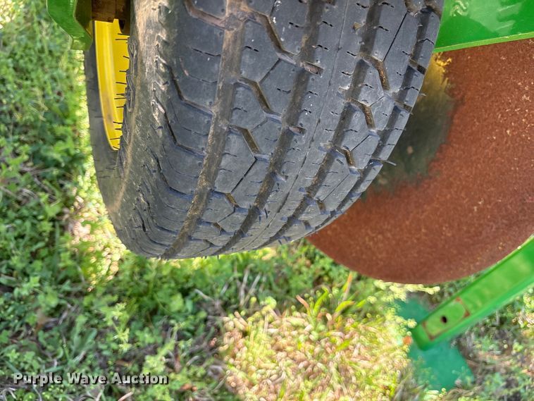 image for item ES8720 John Deere 2100 disk ripper