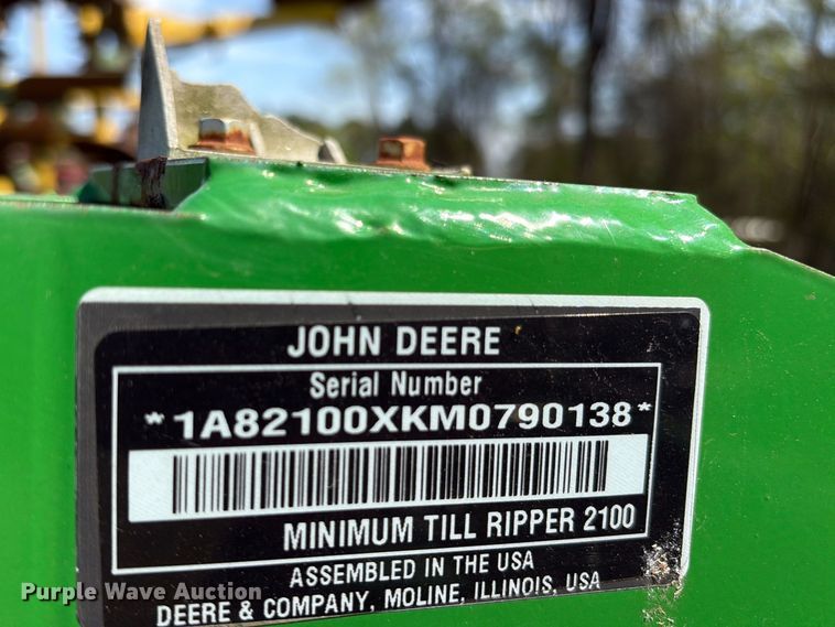image for item ES8720 John Deere 2100 disk ripper