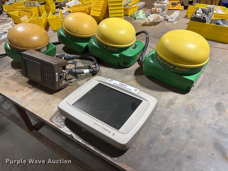 image for item ES8721 John Deere GPS equipment