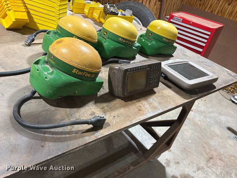 image for item ES8721 John Deere GPS equipment