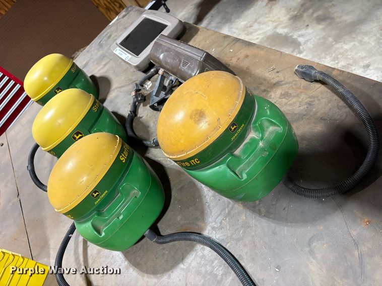 image for item ES8721 John Deere GPS equipment