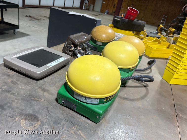 image for item ES8721 John Deere GPS equipment