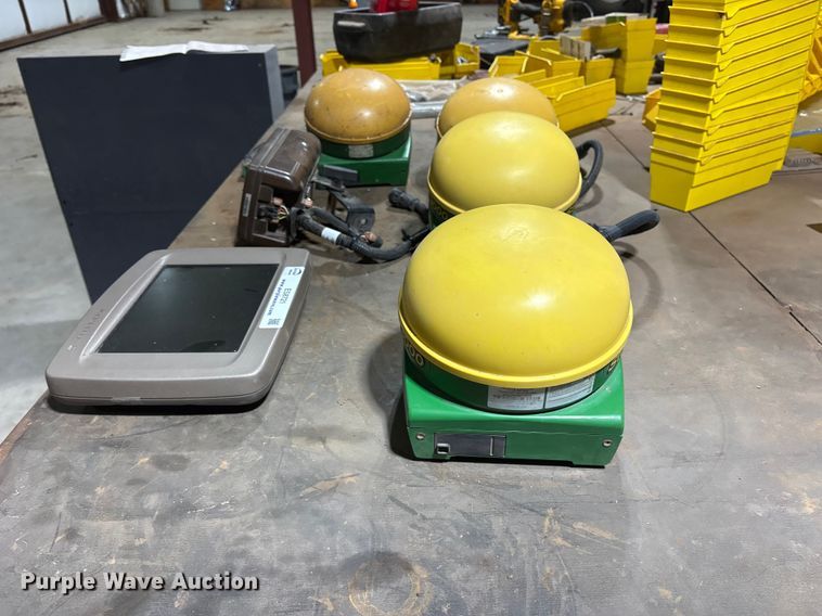 image for item ES8721 John Deere GPS equipment