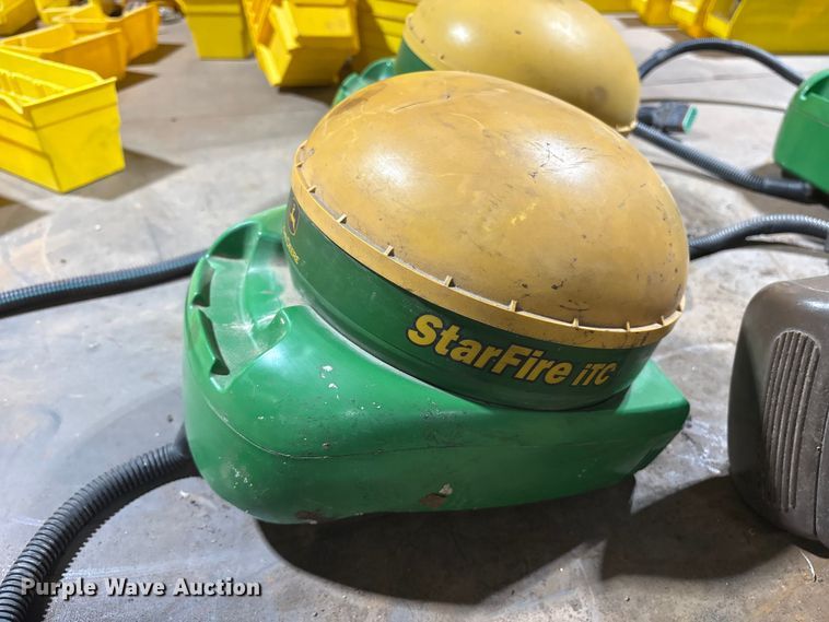 image for item ES8721 John Deere GPS equipment