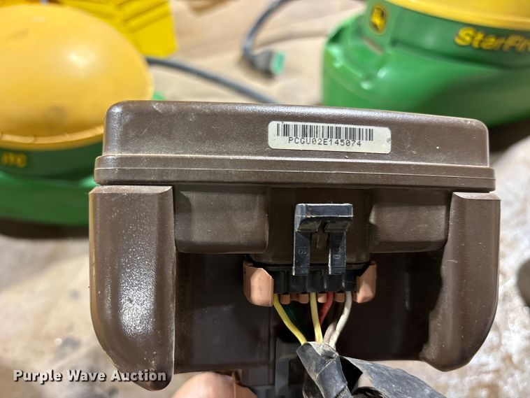 image for item ES8721 John Deere GPS equipment