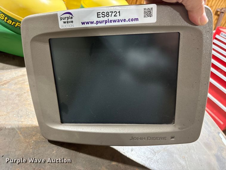 image for item ES8721 John Deere GPS equipment