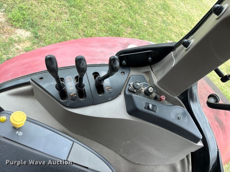 image for item ES8735 2014 Case 130 Puma MFWD tractor