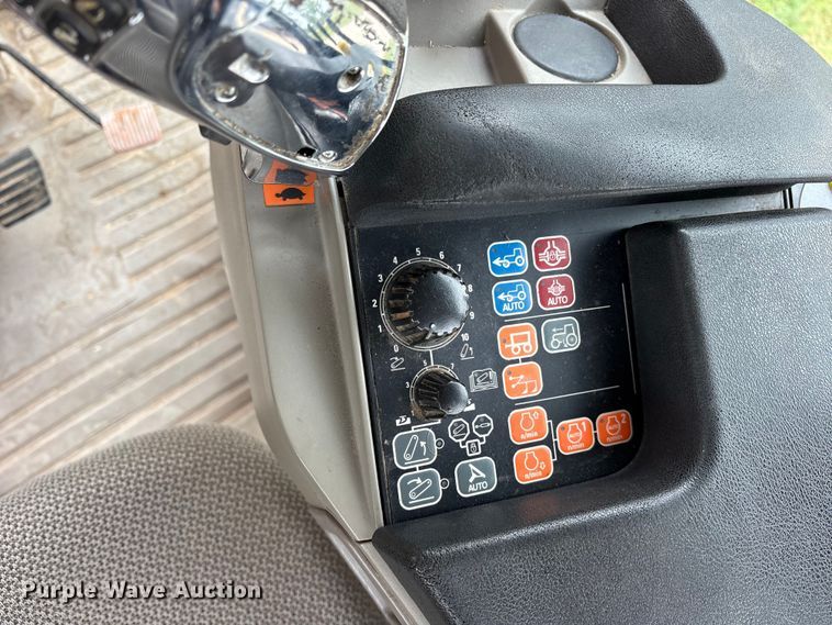 image for item ES8735 2014 Case 130 Puma MFWD tractor