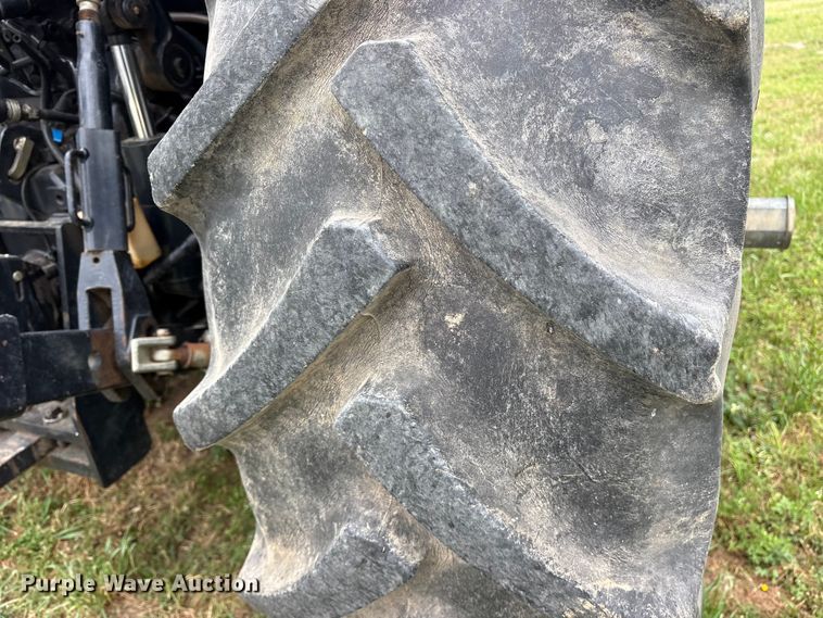 image for item ES8735 2014 Case 130 Puma MFWD tractor