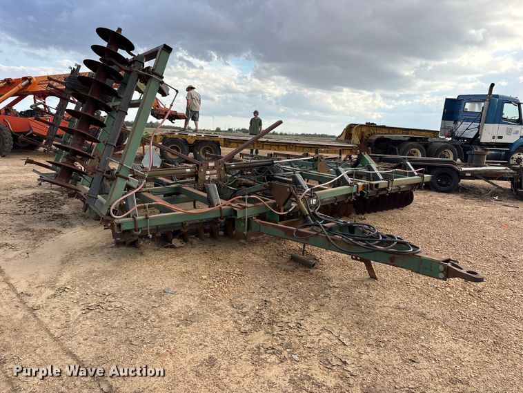 image for item ES8749 John Deere 724 mulch finisher