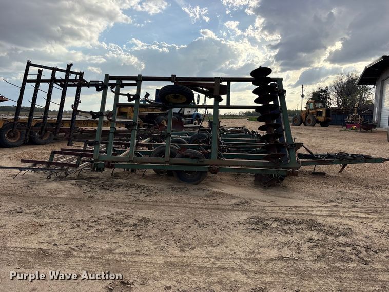 image for item ES8749 John Deere 724 mulch finisher