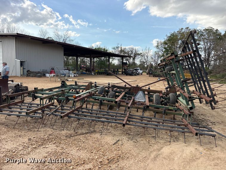 image for item ES8749 John Deere 724 mulch finisher