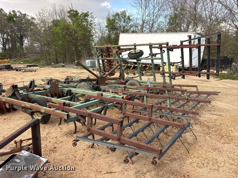 image for item ES8749 John Deere 724 mulch finisher