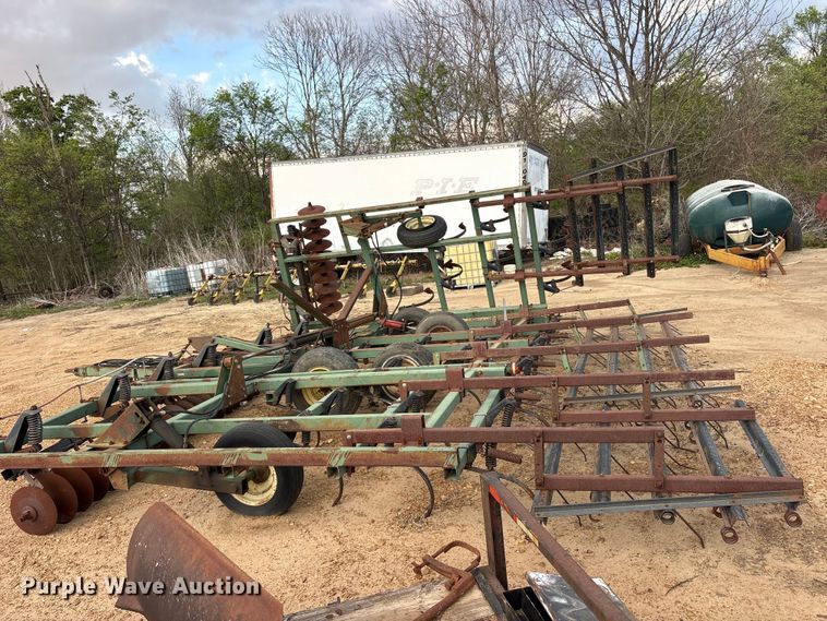 image for item ES8749 John Deere 724 mulch finisher