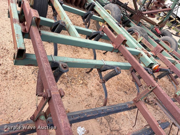 image for item ES8749 John Deere 724 mulch finisher