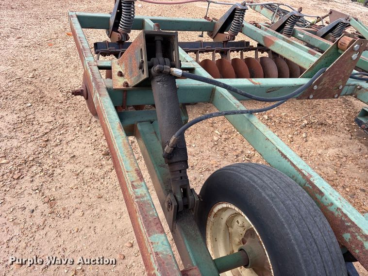 image for item ES8749 John Deere 724 mulch finisher