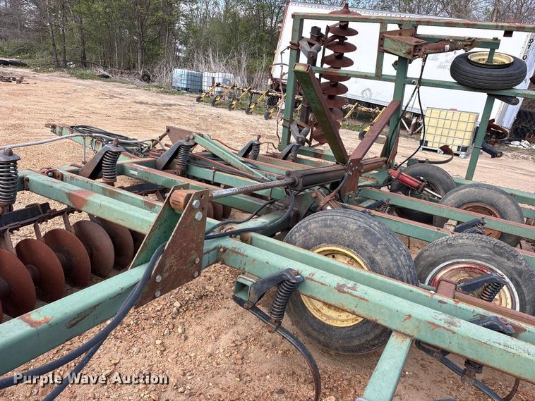 image for item ES8749 John Deere 724 mulch finisher