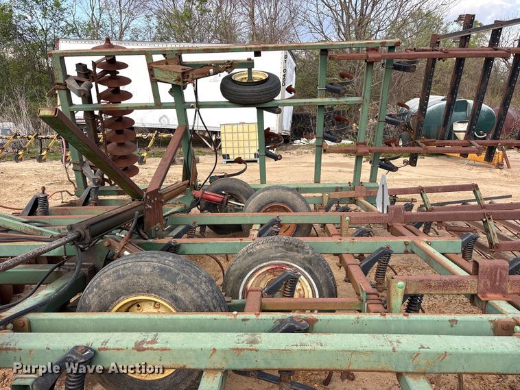image for item ES8749 John Deere 724 mulch finisher