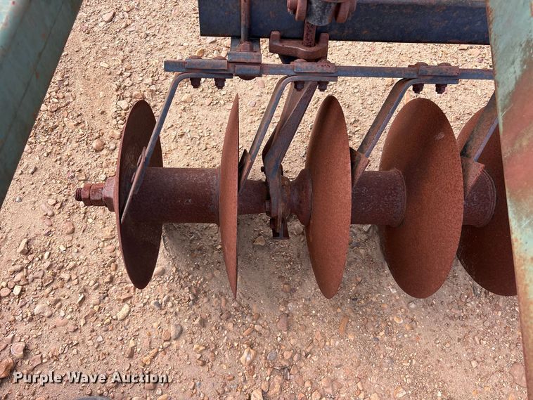 image for item ES8749 John Deere 724 mulch finisher