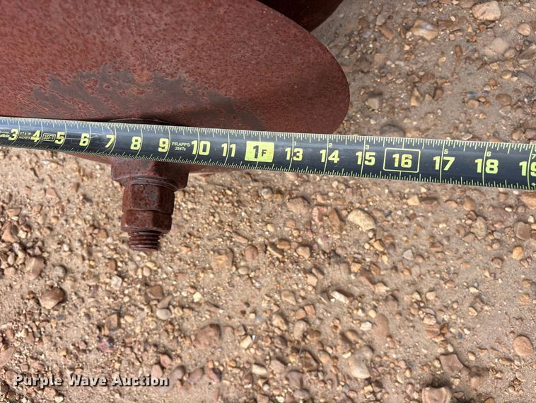 image for item ES8749 John Deere 724 mulch finisher