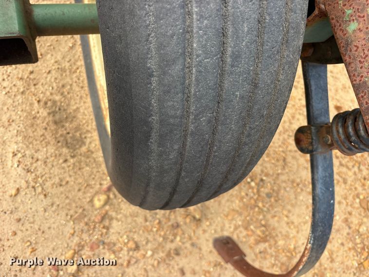 image for item ES8749 John Deere 724 mulch finisher