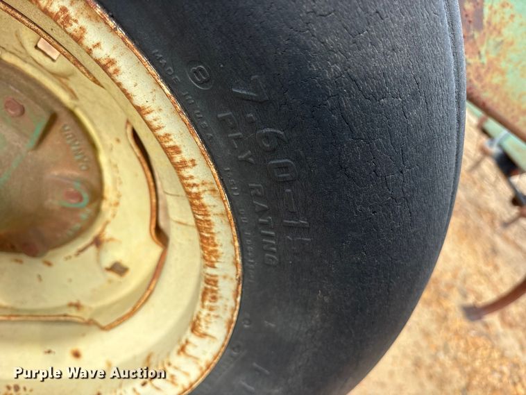 image for item ES8749 John Deere 724 mulch finisher