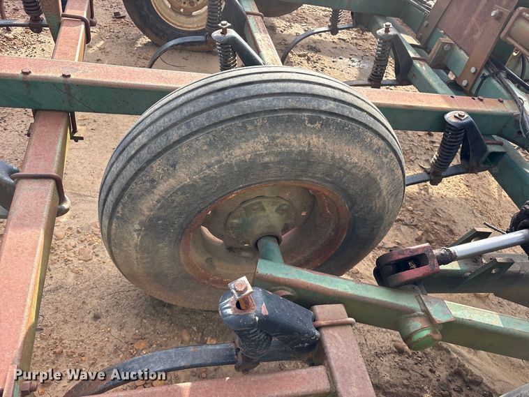 image for item ES8749 John Deere 724 mulch finisher