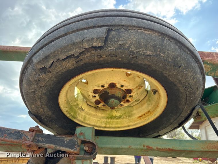 image for item ES8749 John Deere 724 mulch finisher