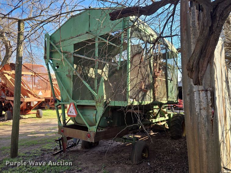 image for item ET1326 John Deere 482 cotton stripper